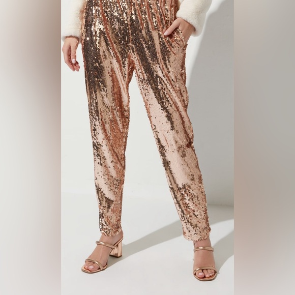 New Francesca’s Jennifer High Rise Gold Sequins Joggers - Picture 5 of 6